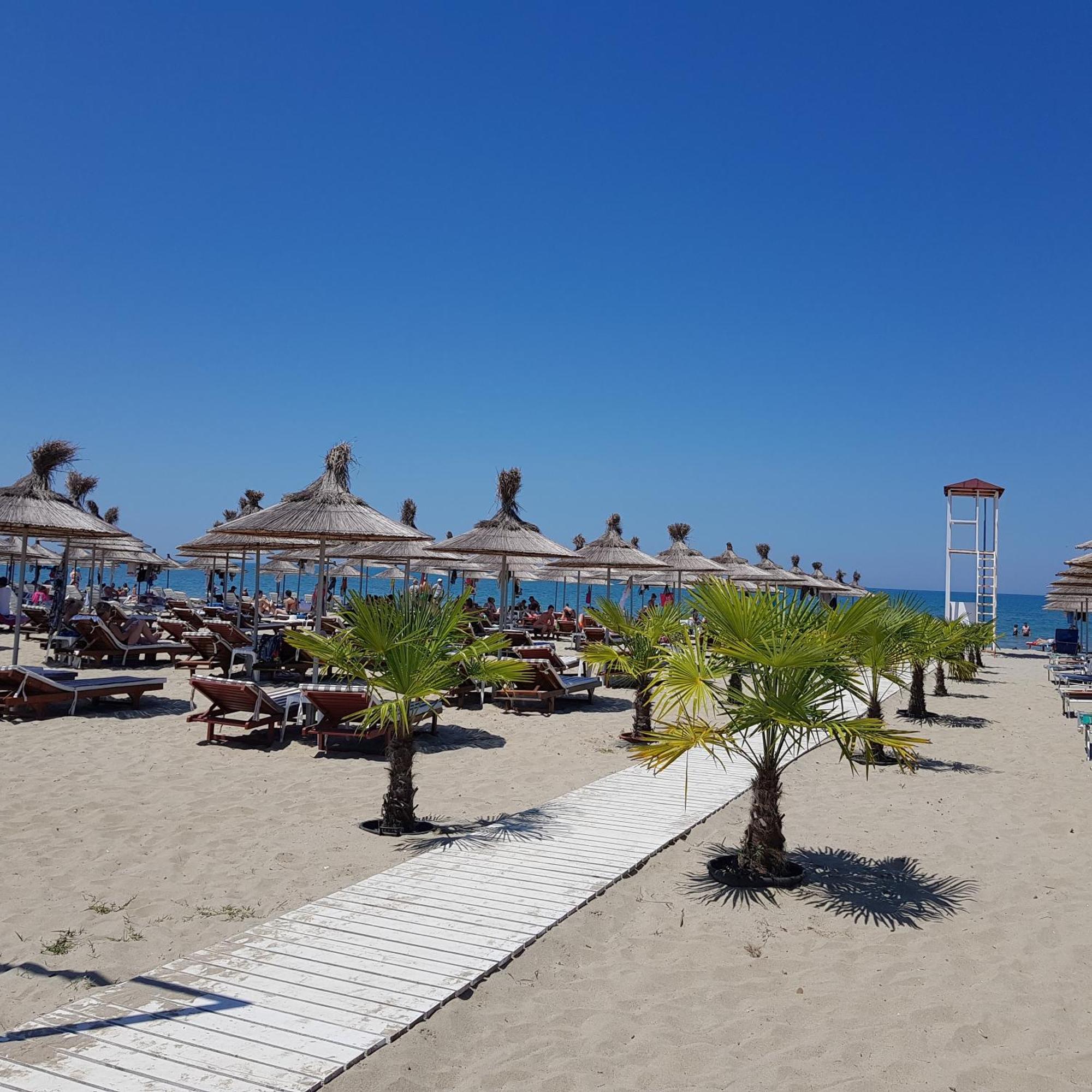 Relax Apartments Golem Golem  Luaran gambar