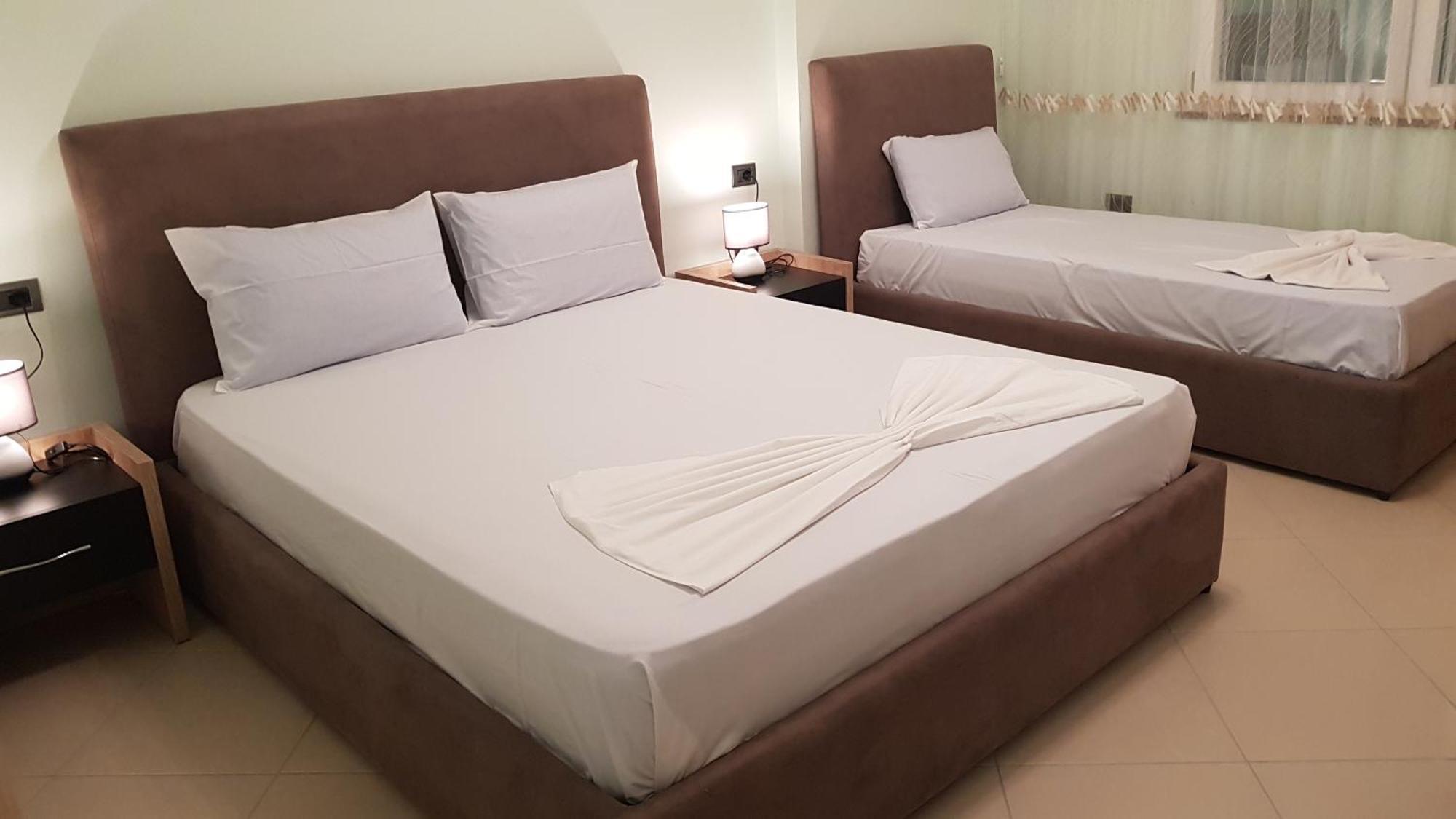 Relax Apartments Golem Golem  Luaran gambar