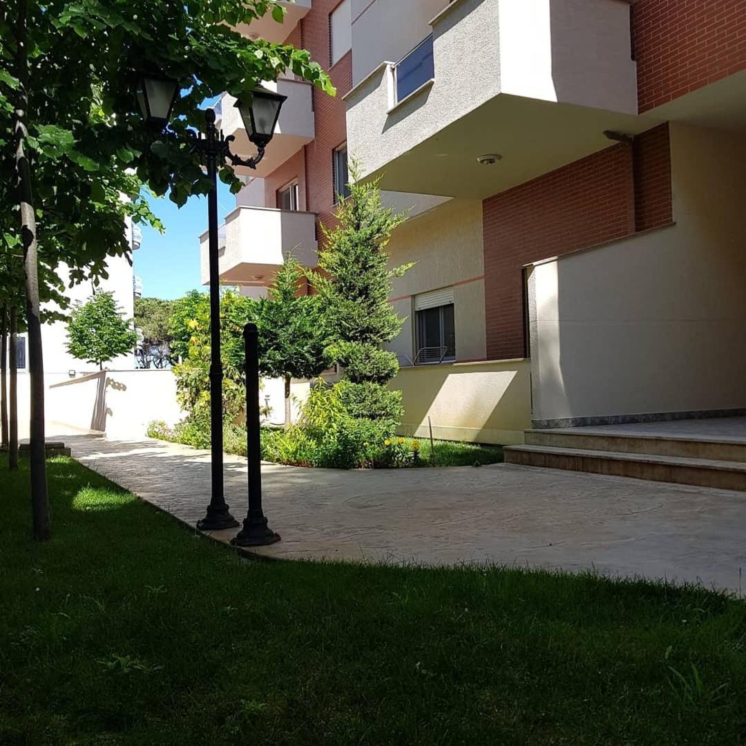 Relax Apartments Golem Golem  Luaran gambar