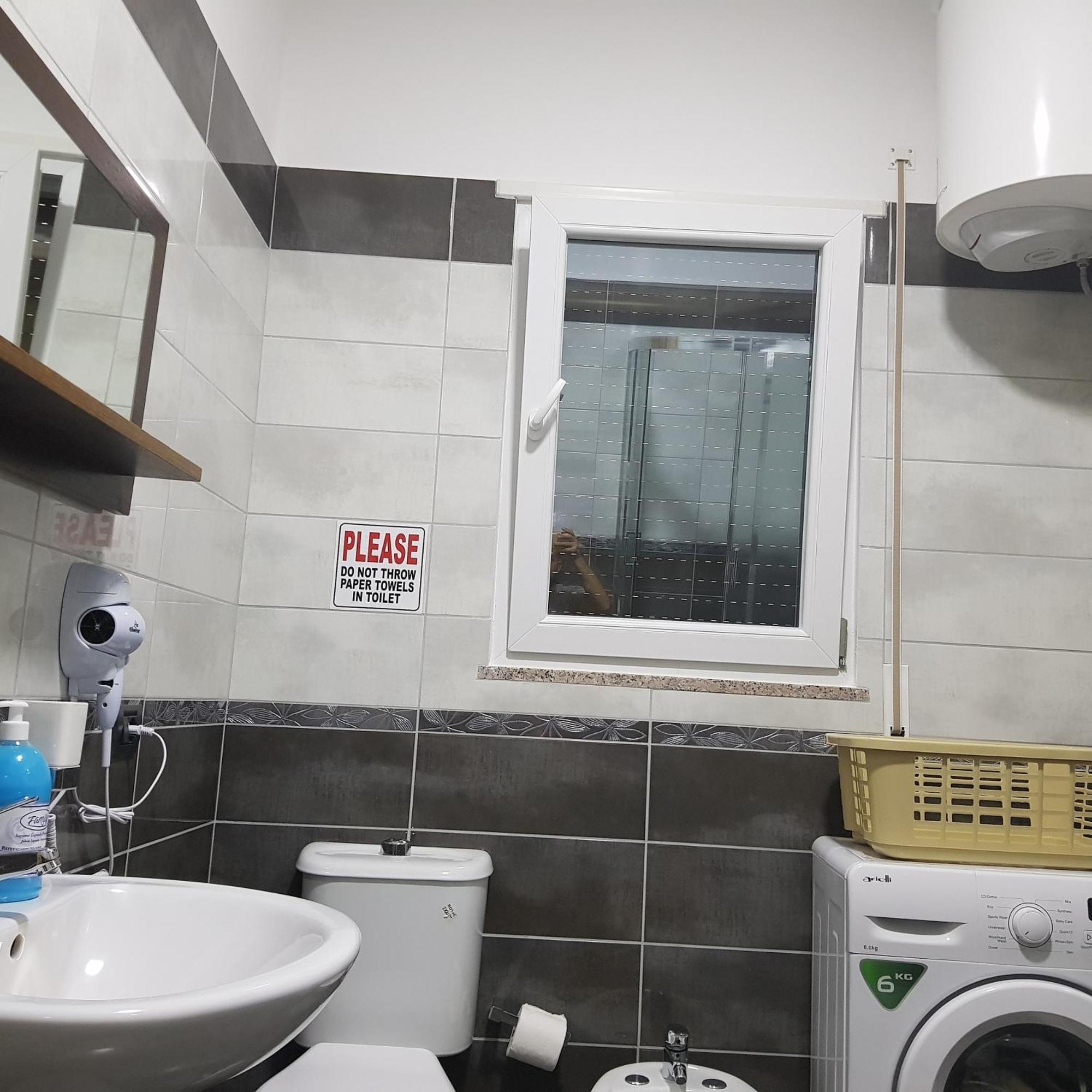 Relax Apartments Golem Golem  Luaran gambar